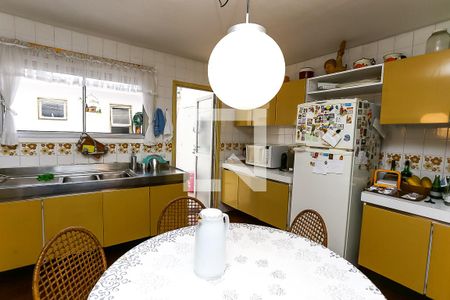 Casa para alugar com 240m², 4 quartos e 4 vagas Casa para alugar com 240m², 4 quartos e 4 vagasCozinha