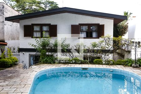 Casa para alugar com 240m², 4 quartos e 4 vagas Casa para alugar com 240m², 4 quartos e 4 vagasÁrea comum - Piscina