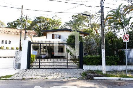 Casa para alugar com 240m², 4 quartos e 4 vagas Casa para alugar com 240m², 4 quartos e 4 vagasFachada