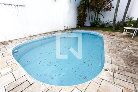 Casa para alugar com 240m², 4 quartos e 4 vagas Casa para alugar com 240m², 4 quartos e 4 vagasÁrea comum - Piscina