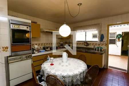 Casa para alugar com 240m², 4 quartos e 4 vagas Casa para alugar com 240m², 4 quartos e 4 vagasCozinha