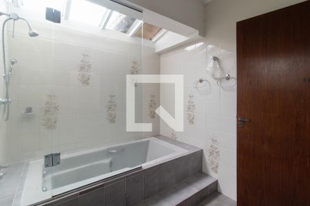 Casa de condomínio à venda com 500m², 3 quartos e 7 vagas Casa de condomínio à venda com 500m², 3 quartos e 7 vagasBanheiro da Suíte 3