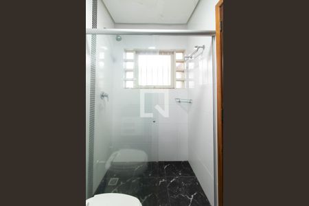 Casa de condomínio à venda com 500m², 3 quartos e 7 vagas Casa de condomínio à venda com 500m², 3 quartos e 7 vagasBanheiro da Suíte 2
