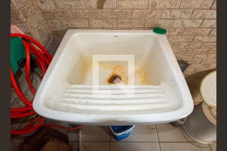 Casa à venda com 180m², 4 quartos e 1 vaga Casa à venda com 180m², 4 quartos e 1 vagaTerraço