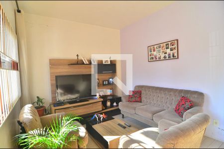 Sala de casa à venda com 4 quartos, 155m² em Harmonia, Canoas