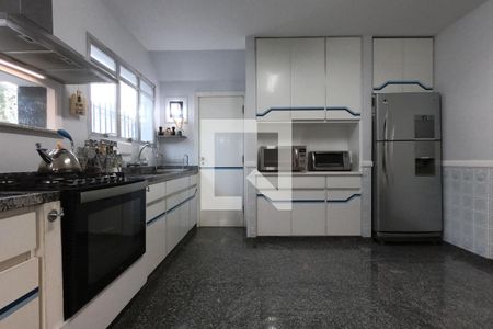 Casa à venda com 800m², 5 quartos e 4 vagas Casa à venda com 800m², 5 quartos e 4 vagasCozinha