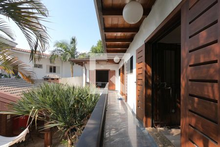 Casa à venda com 800m², 5 quartos e 4 vagas Casa à venda com 800m², 5 quartos e 4 vagasVaranda