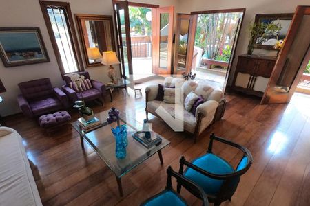 Casa à venda com 800m², 5 quartos e 4 vagas Casa à venda com 800m², 5 quartos e 4 vagasSala de Estar