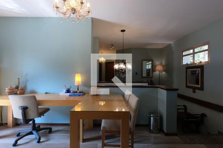 Casa à venda com 800m², 5 quartos e 4 vagas Casa à venda com 800m², 5 quartos e 4 vagasMezanino