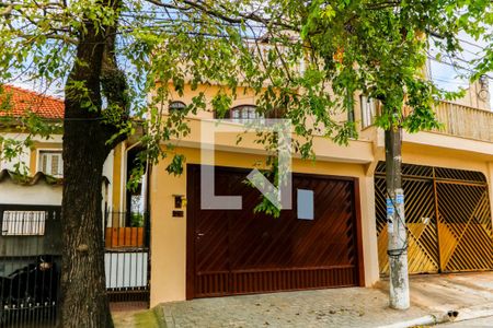 Casa à venda com 254m², 3 quartos e 2 vagas Casa à venda com 254m², 3 quartos e 2 vagasFachada