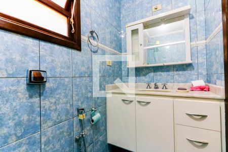 Casa à venda com 254m², 3 quartos e 2 vagas Casa à venda com 254m², 3 quartos e 2 vagasBanheiro social 2