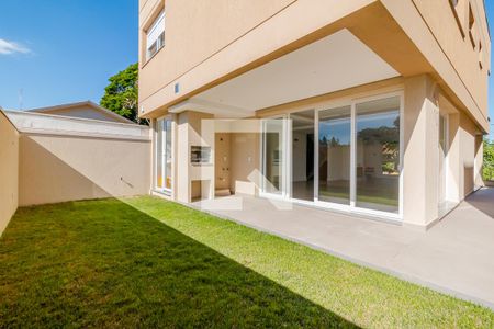 Casa à venda com 270m², 3 quartos e 4 vagas Casa à venda com 270m², 3 quartos e 4 vagasQuintal