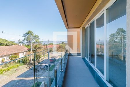 Casa à venda com 270m², 3 quartos e 4 vagas Casa à venda com 270m², 3 quartos e 4 vagasVaranda