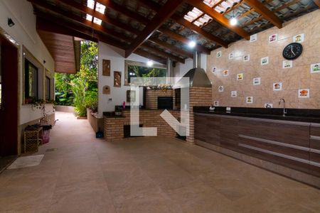 Casa à venda com 750m², 5 quartos e 10 vagas Casa à venda com 750m², 5 quartos e 10 vagasÁrea comum - Churrasqueira