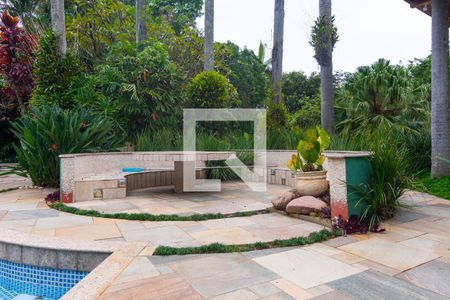 Casa à venda com 750m², 5 quartos e 10 vagas Casa à venda com 750m², 5 quartos e 10 vagasÁrea comum - Piscina