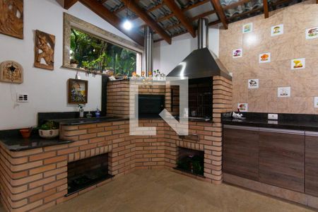 Casa à venda com 750m², 5 quartos e 10 vagas Casa à venda com 750m², 5 quartos e 10 vagasÁrea comum - Churrasqueira