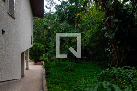 Casa à venda com 750m², 5 quartos e 10 vagas Casa à venda com 750m², 5 quartos e 10 vagasJardim fundos