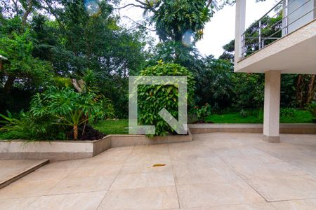 Casa à venda com 750m², 5 quartos e 10 vagas Casa à venda com 750m², 5 quartos e 10 vagasJardim