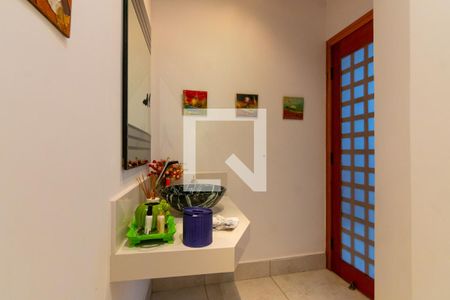 Casa à venda com 750m², 5 quartos e 10 vagas Casa à venda com 750m², 5 quartos e 10 vagasBanheiro da churrasqueira