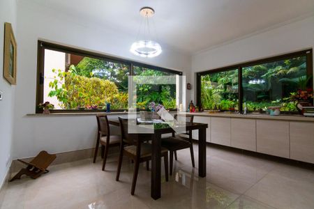 Casa à venda com 750m², 5 quartos e 10 vagas Casa à venda com 750m², 5 quartos e 10 vagasSala de jantar