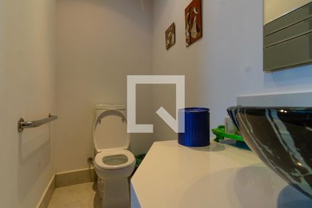 Casa à venda com 750m², 5 quartos e 10 vagas Casa à venda com 750m², 5 quartos e 10 vagasBanheiro da churrasqueira