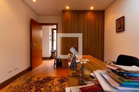 Casa à venda com 750m², 5 quartos e 10 vagas Casa à venda com 750m², 5 quartos e 10 vagasQuarto 1 - Suíte