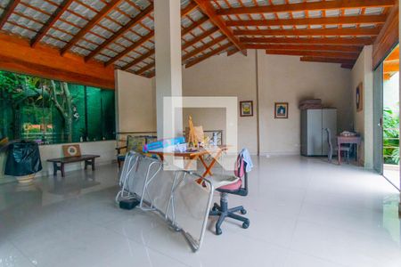Casa à venda com 750m², 5 quartos e 10 vagas Casa à venda com 750m², 5 quartos e 10 vagasAteliê