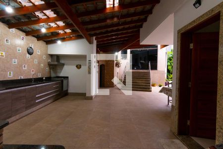 Casa à venda com 750m², 5 quartos e 10 vagas Casa à venda com 750m², 5 quartos e 10 vagasÁrea comum - Churrasqueira