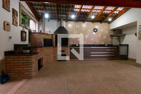 Casa à venda com 750m², 5 quartos e 10 vagas Casa à venda com 750m², 5 quartos e 10 vagasÁrea comum - Churrasqueira