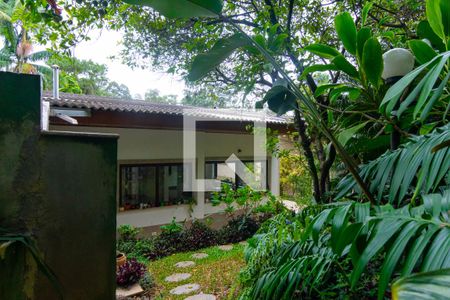 Casa à venda com 750m², 5 quartos e 10 vagas Casa à venda com 750m², 5 quartos e 10 vagasJardim fundos