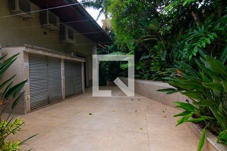 Casa à venda com 750m², 5 quartos e 10 vagas Casa à venda com 750m², 5 quartos e 10 vagasJardim fundos