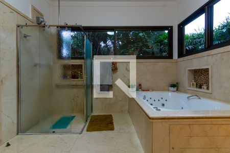 Casa à venda com 750m², 5 quartos e 10 vagas Casa à venda com 750m², 5 quartos e 10 vagasBanheiro da Suíte 5