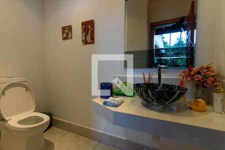 Casa à venda com 750m², 5 quartos e 10 vagas Casa à venda com 750m², 5 quartos e 10 vagasBanheiro da churrasqueira