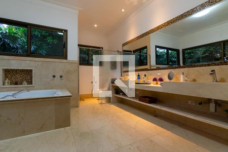 Casa à venda com 750m², 5 quartos e 10 vagas Casa à venda com 750m², 5 quartos e 10 vagasBanheiro da Suíte 5