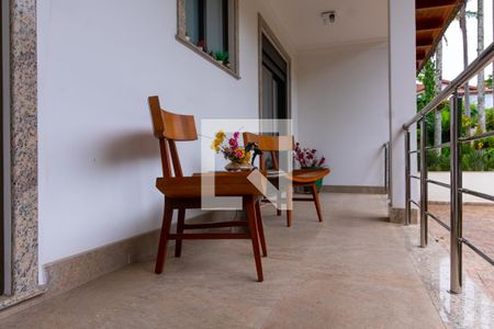 Casa à venda com 750m², 5 quartos e 10 vagas Casa à venda com 750m², 5 quartos e 10 vagasVaranda quartos