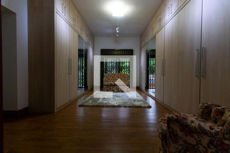 Casa à venda com 750m², 5 quartos e 10 vagas Casa à venda com 750m², 5 quartos e 10 vagasCloset do quarto 5