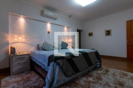 Casa à venda com 750m², 5 quartos e 10 vagas Casa à venda com 750m², 5 quartos e 10 vagasQuarto 5 - Suíte