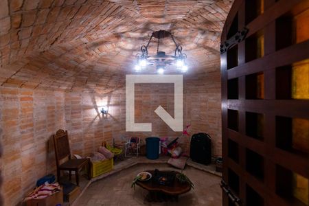 Casa à venda com 750m², 5 quartos e 10 vagas Casa à venda com 750m², 5 quartos e 10 vagasAdega