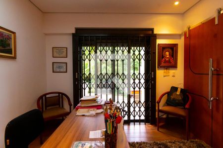 Casa à venda com 750m², 5 quartos e 10 vagas Casa à venda com 750m², 5 quartos e 10 vagasQuarto 1 - Suíte