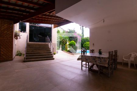 Casa à venda com 750m², 5 quartos e 10 vagas Casa à venda com 750m², 5 quartos e 10 vagasÁrea comum - Churrasqueira