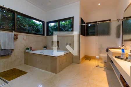 Casa à venda com 750m², 5 quartos e 10 vagas Casa à venda com 750m², 5 quartos e 10 vagasBanheiro da Suíte 5