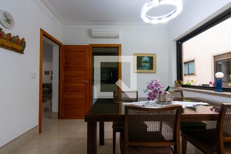 Casa à venda com 750m², 5 quartos e 10 vagas Casa à venda com 750m², 5 quartos e 10 vagasSala de jantar