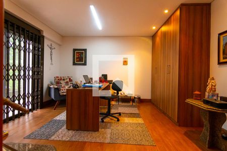 Casa à venda com 750m², 5 quartos e 10 vagas Casa à venda com 750m², 5 quartos e 10 vagasQuarto 2 - Suíte