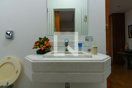 Casa à venda com 750m², 5 quartos e 10 vagas Casa à venda com 750m², 5 quartos e 10 vagasBanheiro da Suíte 1 e 2