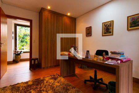 Casa à venda com 750m², 5 quartos e 10 vagas Casa à venda com 750m², 5 quartos e 10 vagasQuarto 1 - Suíte