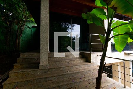 Casa à venda com 750m², 5 quartos e 10 vagas Casa à venda com 750m², 5 quartos e 10 vagasJardim fundos ateliê