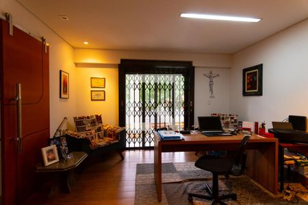 Casa à venda com 750m², 5 quartos e 10 vagas Casa à venda com 750m², 5 quartos e 10 vagasQuarto 2 - Suíte