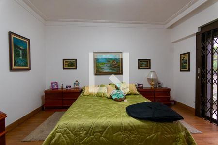 Casa à venda com 750m², 5 quartos e 10 vagas Casa à venda com 750m², 5 quartos e 10 vagasQuarto 3 - Suíte