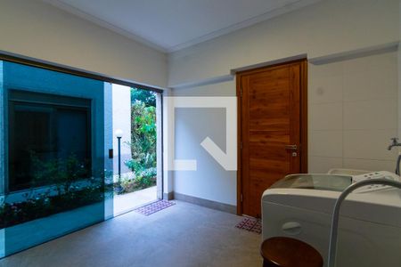 Casa à venda com 750m², 5 quartos e 10 vagas Casa à venda com 750m², 5 quartos e 10 vagasÁrea de Serviço