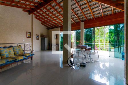 Casa à venda com 750m², 5 quartos e 10 vagas Casa à venda com 750m², 5 quartos e 10 vagasAteliê